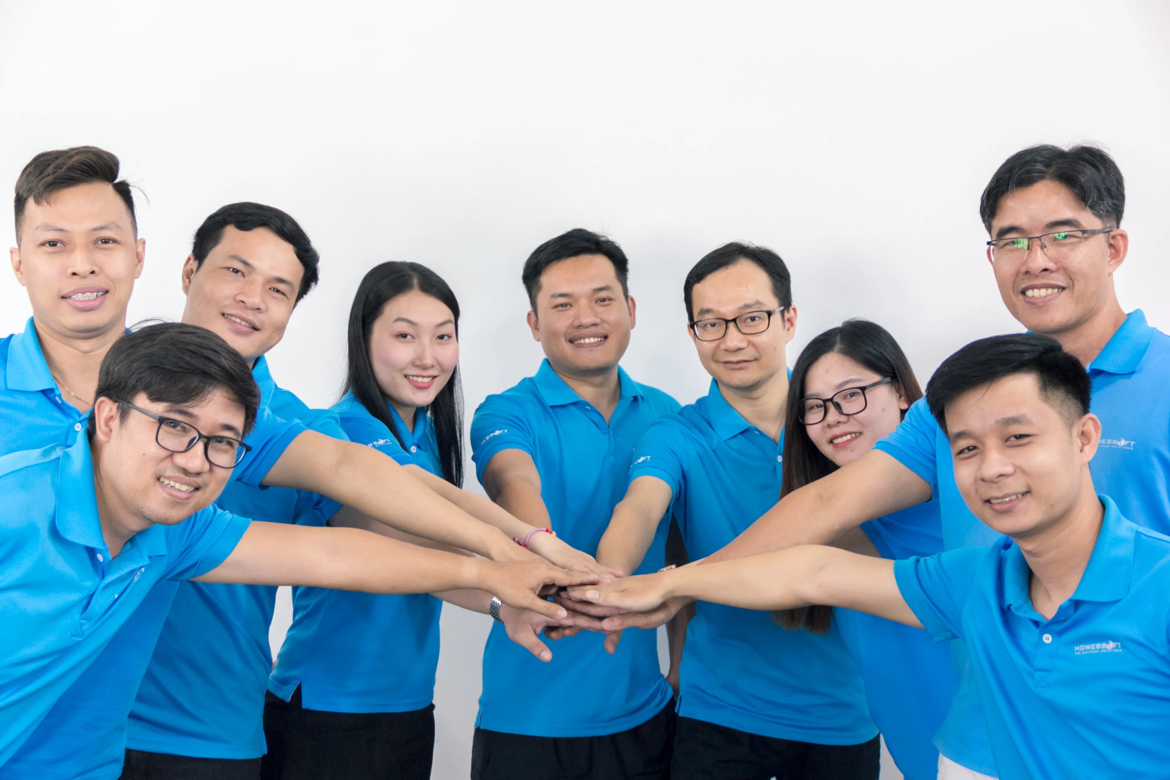 HDWEBSOFT team group photo